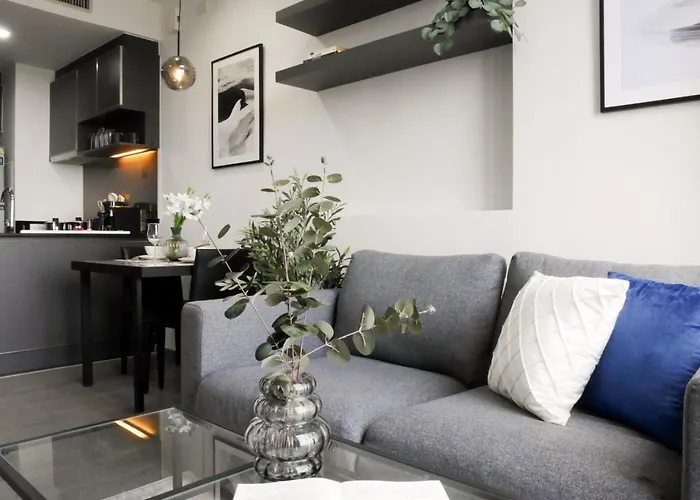 100 To Bts L High-rise Unitl Iconsiam Apartment *