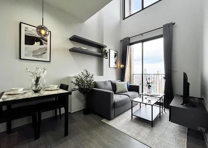 100 To Bts L High-rise Unitl Iconsiam Apartment *