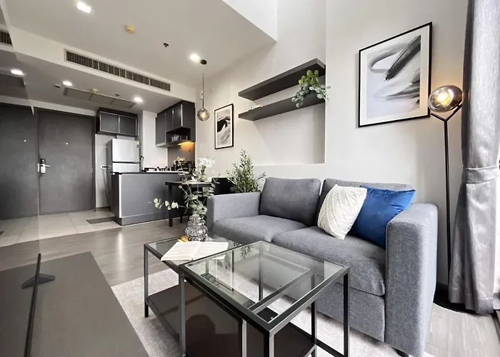 100 To Bts L High-rise Unitl Iconsiam Apartment