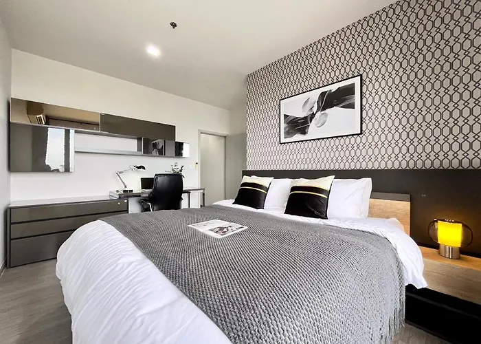 Apartment 100 To Bts L High-rise Unitl Iconsiam Bangkok