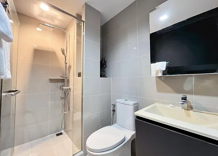 Apartment 100 To Bts L High-rise Unitl Iconsiam *
