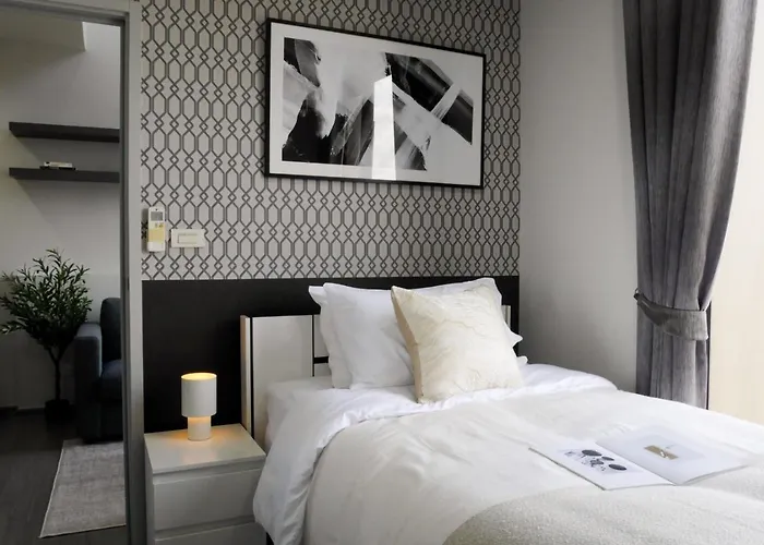 100 To Bts L High-rise Unitl Iconsiam Apartment Bangkok
