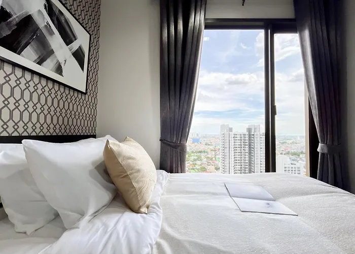100 To Bts L High-rise Unitl Iconsiam Bangkok