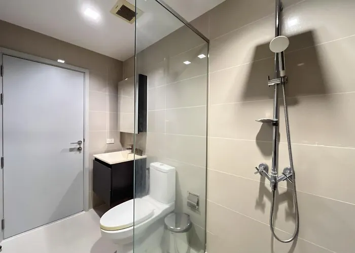 100 To Bts L High-rise Unitl Iconsiam Apartment