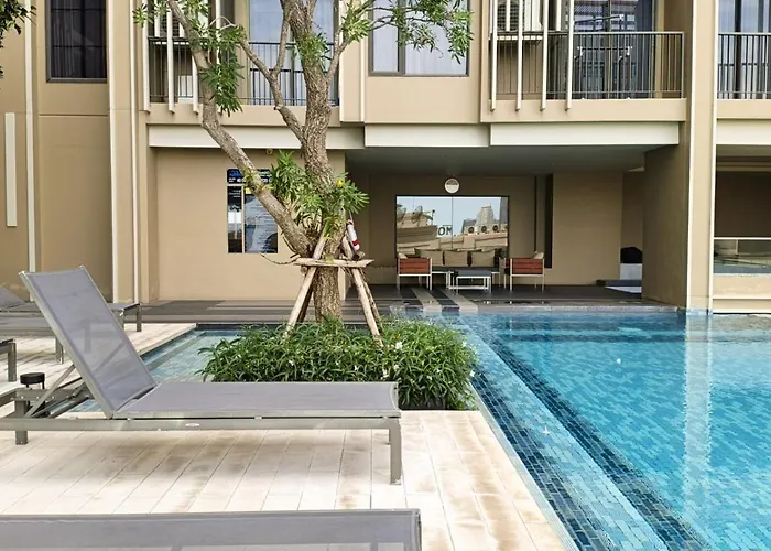 100 To Bts L High-rise Unitl Iconsiam Apartment Bangkok