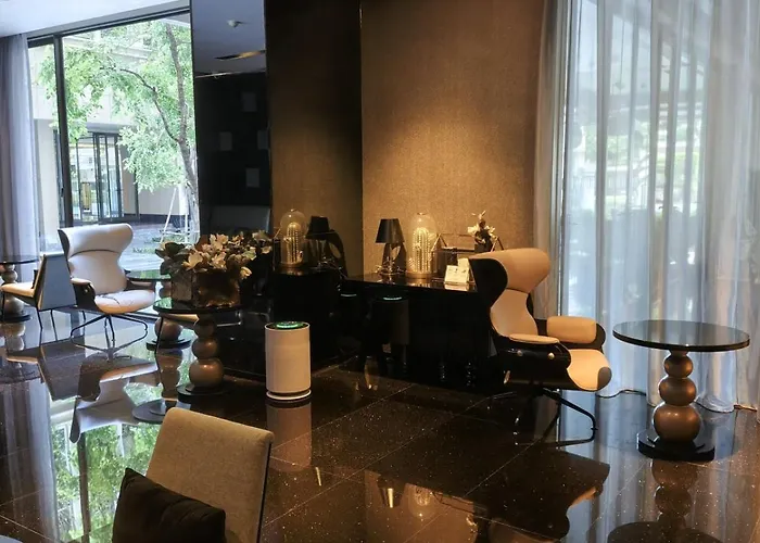 100 To Bts L High-rise Unitl Iconsiam Apartment