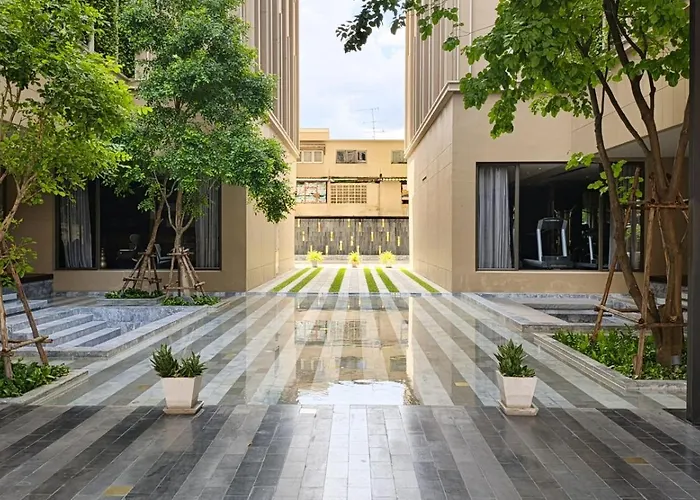 Apartment 100 To Bts L High-rise Unitl Iconsiam *