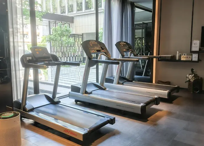 100 To Bts L High-rise Unitl Iconsiam Apartment *