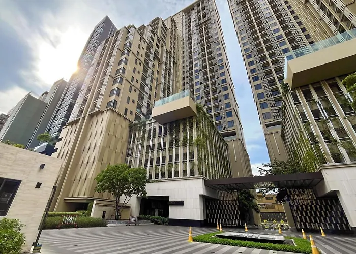Apartment 100 To Bts L High-rise Unitl Iconsiam Bangkok